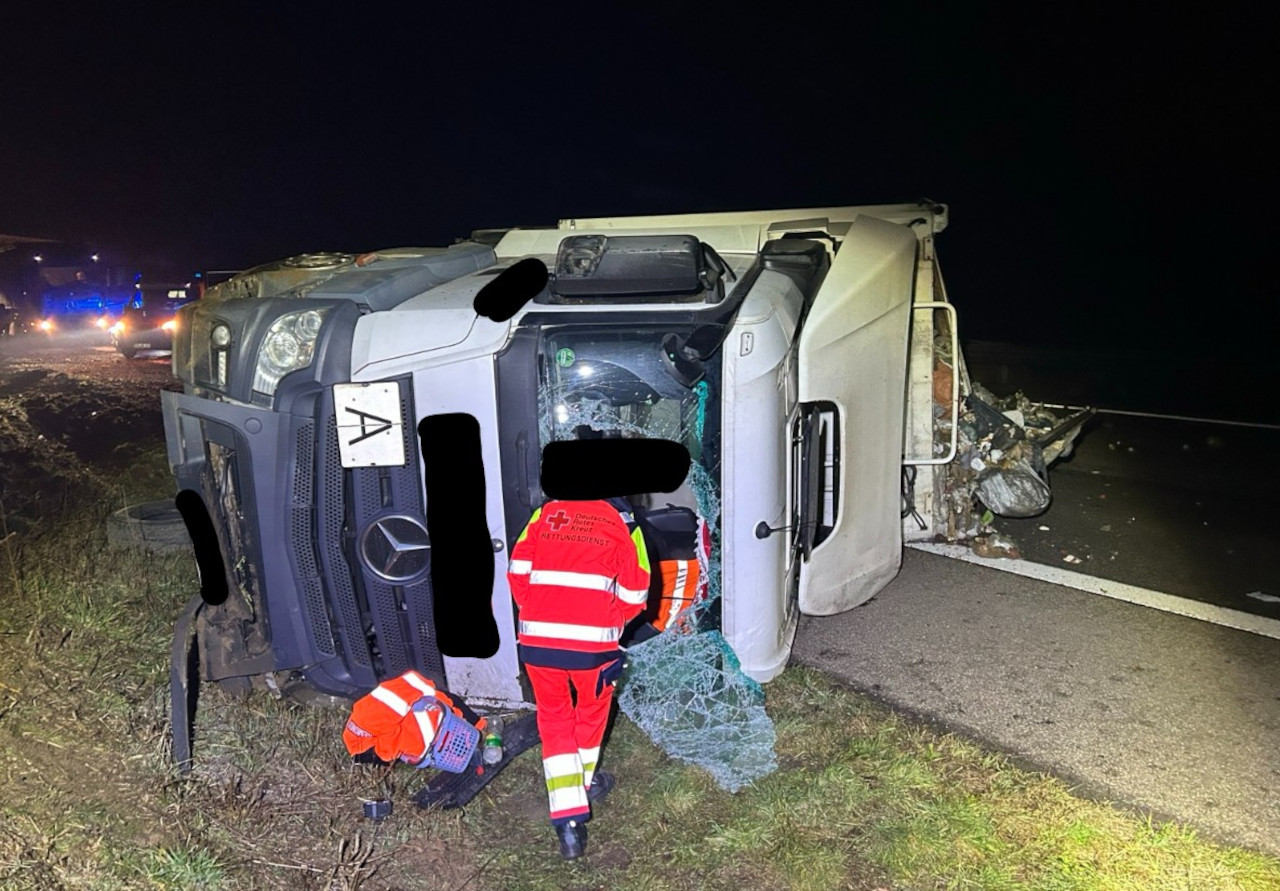 Schwerer Lkw-Unfall auf der A65 bei Landau-Nord